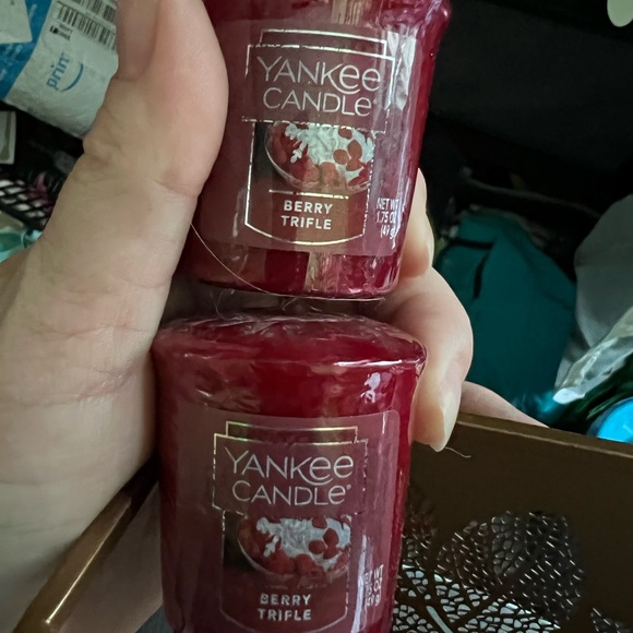 Yankee Candle-Fall Leaves Candle Holder with 2 Berry Trifle Candles - Picture 4 of 5
